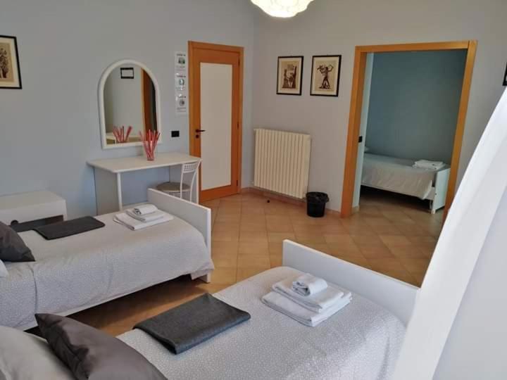 The Holiday House Hotel Santeramo in Colle Exterior photo